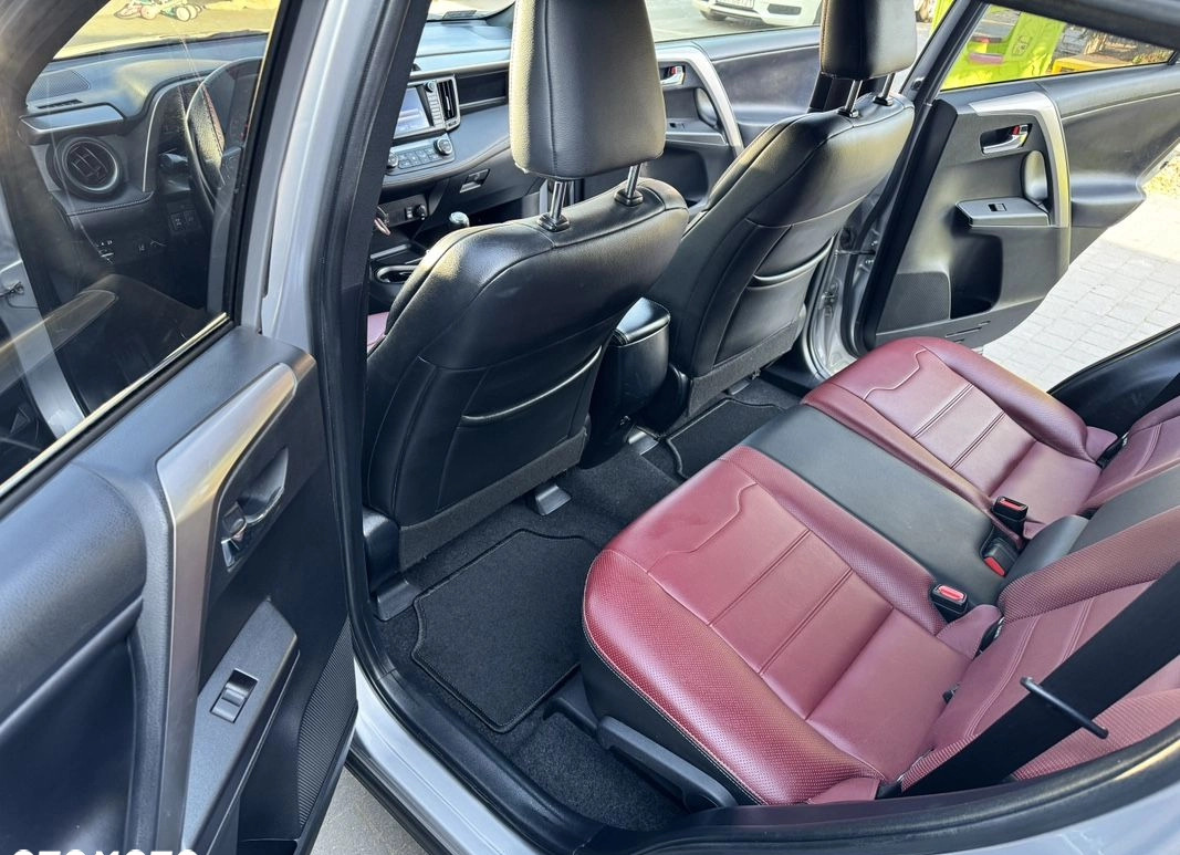 Toyota RAV4 cena 92900 przebieg: 150200, rok produkcji 2018 z Sieradz małe 407